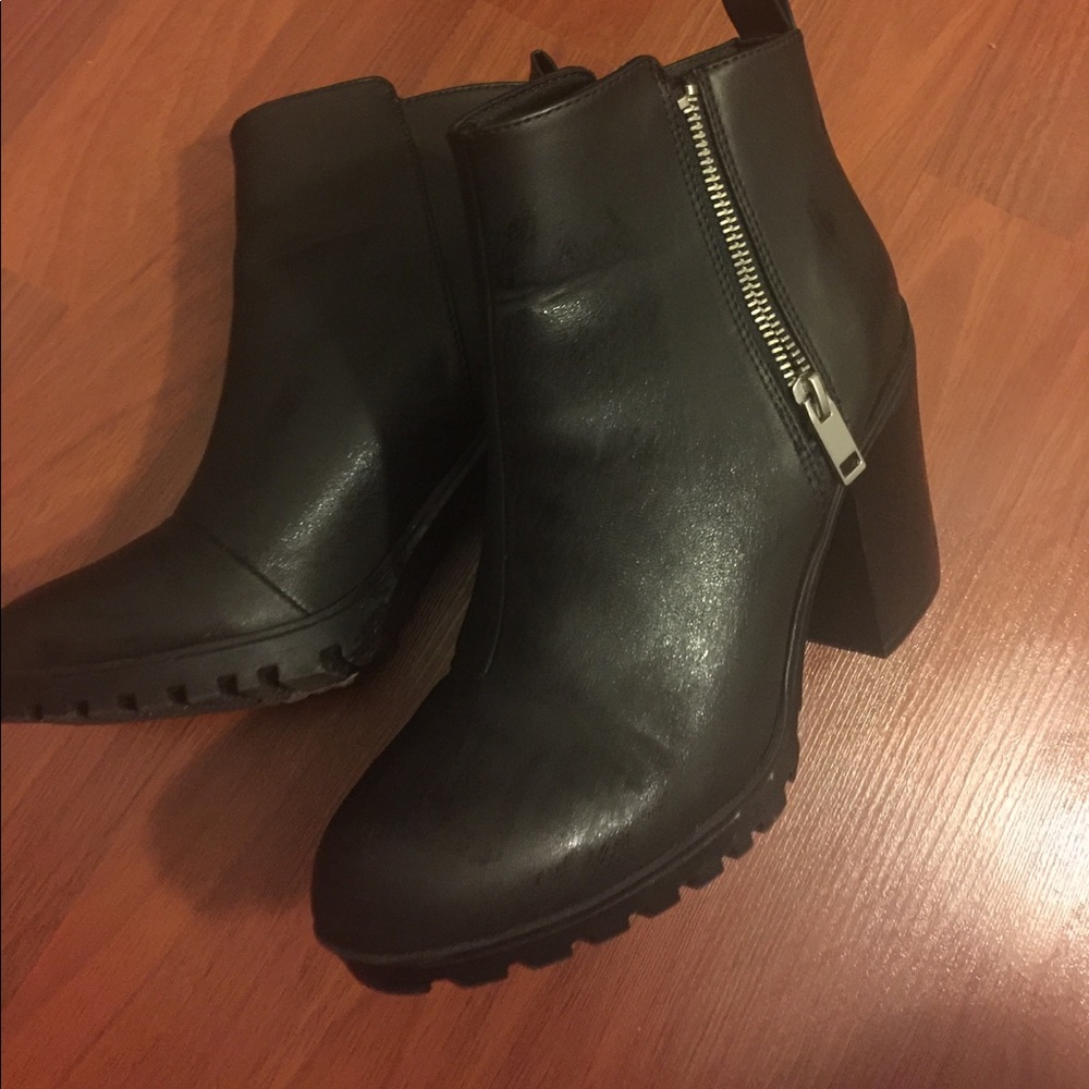 High heels boots